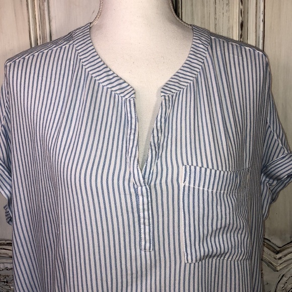 Beachlunchlounge Blue and White Stripes Cuff Short Sleeve V Neck Top Size L - Picture 2 of 6